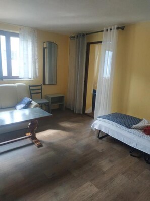 Traditional Shared Dormitory, Patio, Courtyard View | Living area