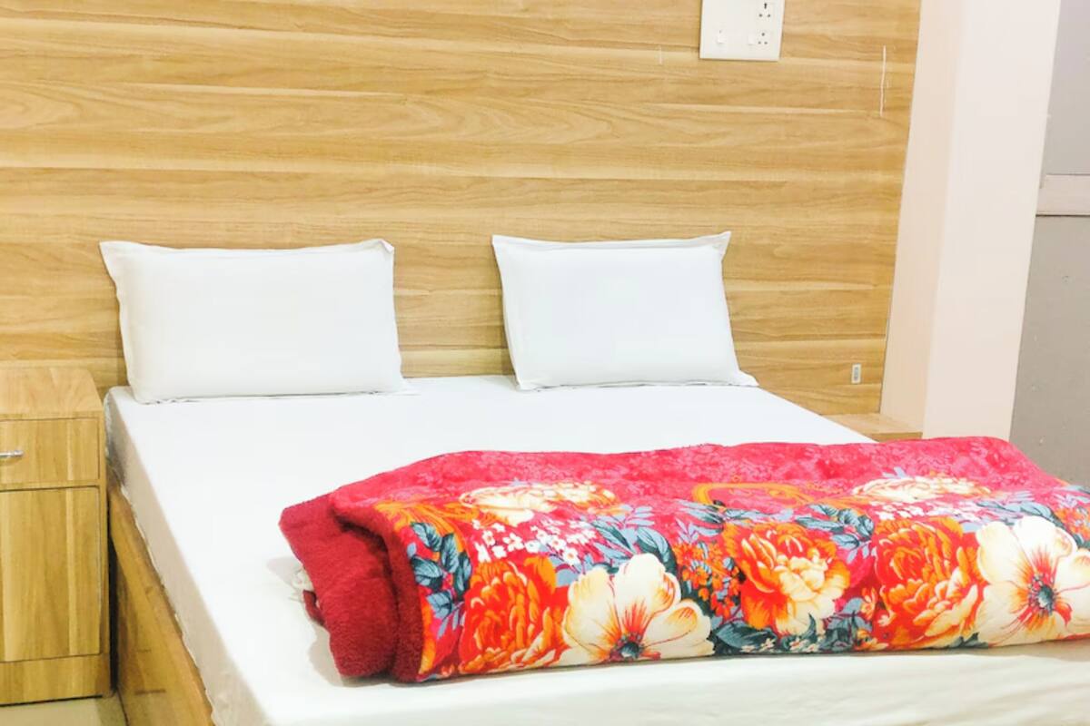 Deluxe Double Room | Soundproofing, free WiFi, bed sheets