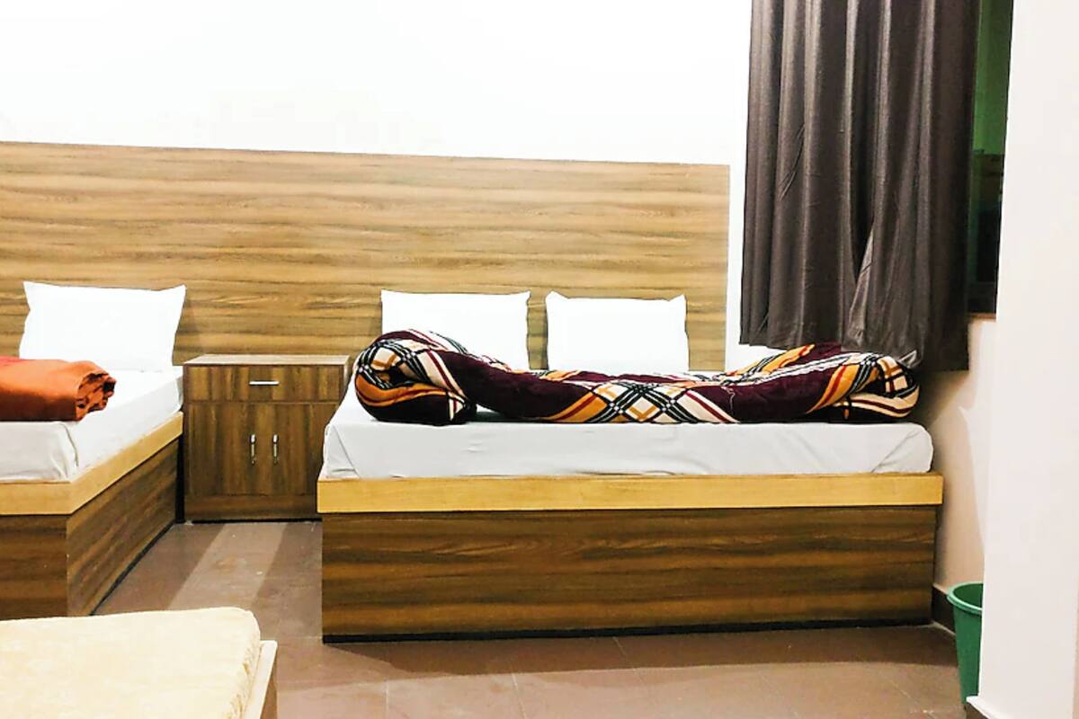 Deluxe Quadruple Room | Soundproofing, WiFi (free), bed sheets