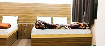 Goroomgo Sangam Palace Guest House Mathura