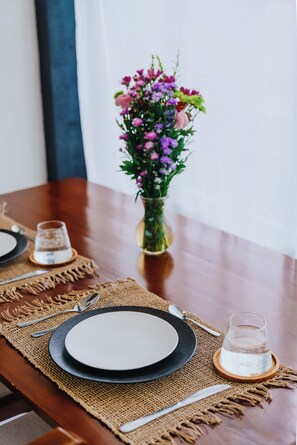 Dining - Modern, Cozy, 270° View Above Ubud to Western Standard right in quiet Penestanan (Kecamatan Ubud)