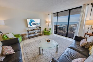 TV - Coastal retreat w/ balconies & beach access (Myrtle Beach)