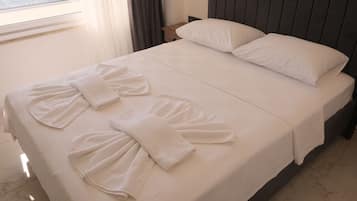 1 bedroom, hypo-allergenic bedding, minibar, desk