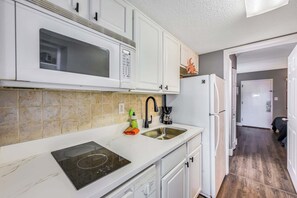 Fridge, microwave, coffee/tea maker - 1BR Sand Dunes Villas with Ocean View , Low Floor! (Myrtle Beach)