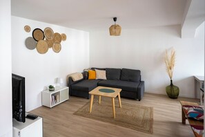 Televisie, boeken en een filmbibliotheek