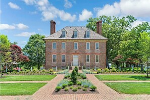 Exterior - Golfers' Paradise! Historic Williamsburg, VA, 2 BDR Units - Full Service Resort! (Williamsburg)