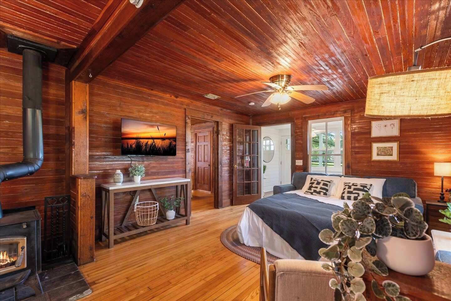 2 habitaciones, tabla de planchar con plancha, wifi y ropa de cama 