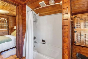 淋浴设施、吹风机、毛巾