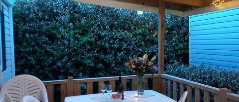 屋外ダイニングエリア