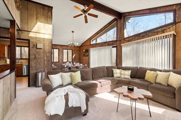 TV, fireplace, offices