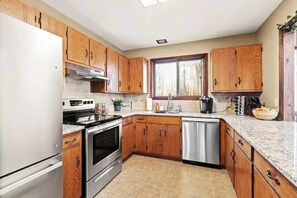 Refrigerador, microondas, horno y parrilla de estufa 