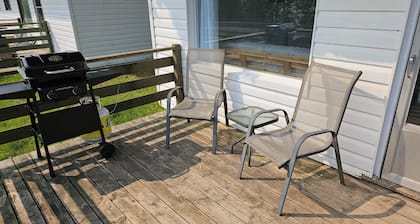 Coxy 1 bedroom w/a view of lake Mazinaw just 7KM from Bon Echo Provincial Park