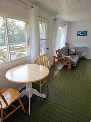 Coxy 1 bedroom w/a view of lake Mazinaw just 7KM from Bon Echo Provincial Park