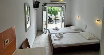 Ammoudiastudio , 5 minutes to the airport & Skiathos downtown