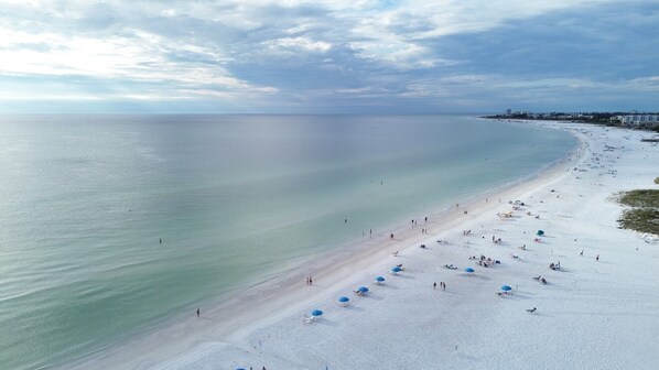 On the beach - CA101N Crescent Arms Siesta Key Florida (Sarasota)