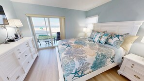 2 bedrooms, iron/ironing board, free WiFi, bed sheets - CA101N Crescent Arms Siesta Key Florida (Sarasota)