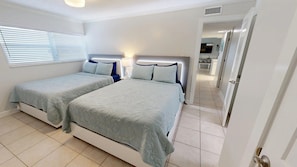 2 bedrooms, iron/ironing board, free WiFi, bed sheets - Crescent Arms 104N Siesta Key Florida (Sarasota)