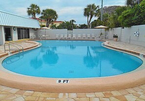 UppvÀrmd pool