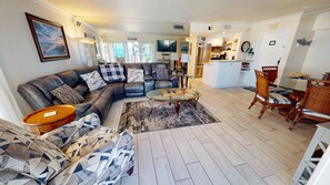 Smart TV, stereo - Crescent Arms Vacation Rentals 202N Siesta Key Florida (Sarasota)