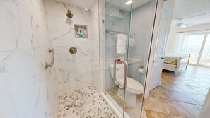 Dusche, Haartrockner, Handtücher
