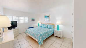 2 bedrooms, iron/ironing board, free WiFi, bed sheets - Crescent Arms Vacation Rentals 402N Siesta Key Florida (Sarasota)