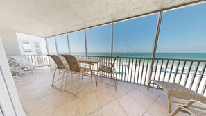 Outdoor dining - Crescent Arms 601 N Siesta Key Florida (Sarasota)