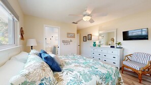 2 bedrooms, desk, iron/ironing board, free WiFi - Crescent Arms Vacation Rentals Villa 17 Siesta Key Florida (Siesta Key)