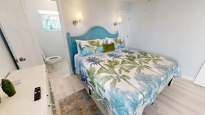 2 bedrooms, iron/ironing board, free WiFi, bed sheets - Crescent Arms Vacation Rentals Villa 2 Siesta Key Florida (Sarasota)