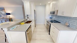 Refrigerador, microondas, parrilla de estufa y lavavajillas 