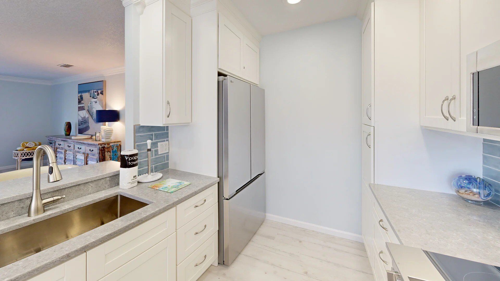 Kühlschrank, Mikrowelle, Herdplatte, Geschirrspüler