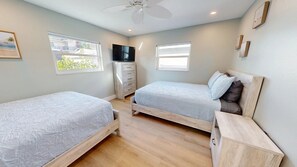 2 bedrooms, iron/ironing board, free WiFi, bed sheets - Crescent Arms Vacation Rentals Villa 9 Siesta Key Florida (Sarasota)