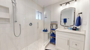 Hårtork och handdukar