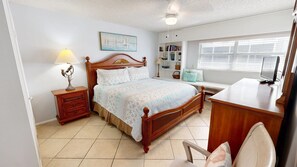 2 bedrooms, iron/ironing board, free WiFi, bed sheets - Crescent Arms 304 N Siesta Key Florida (Siesta Key)