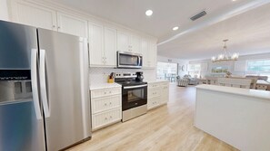 Fridge, microwave, stovetop, dishwasher - Crescent Arms Villa 13 Siesta Key Florida (Siesta Key)