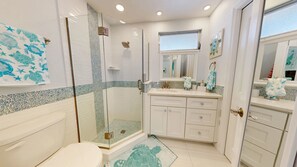 Shower, hair dryer, towels - Crescent Arms Vacation Rentals Villa 13 Siesta Key Florida (Siesta Key)