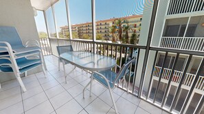 Outdoor dining - Crescent Arms 305 N Siesta Key Florida (Siesta Key)