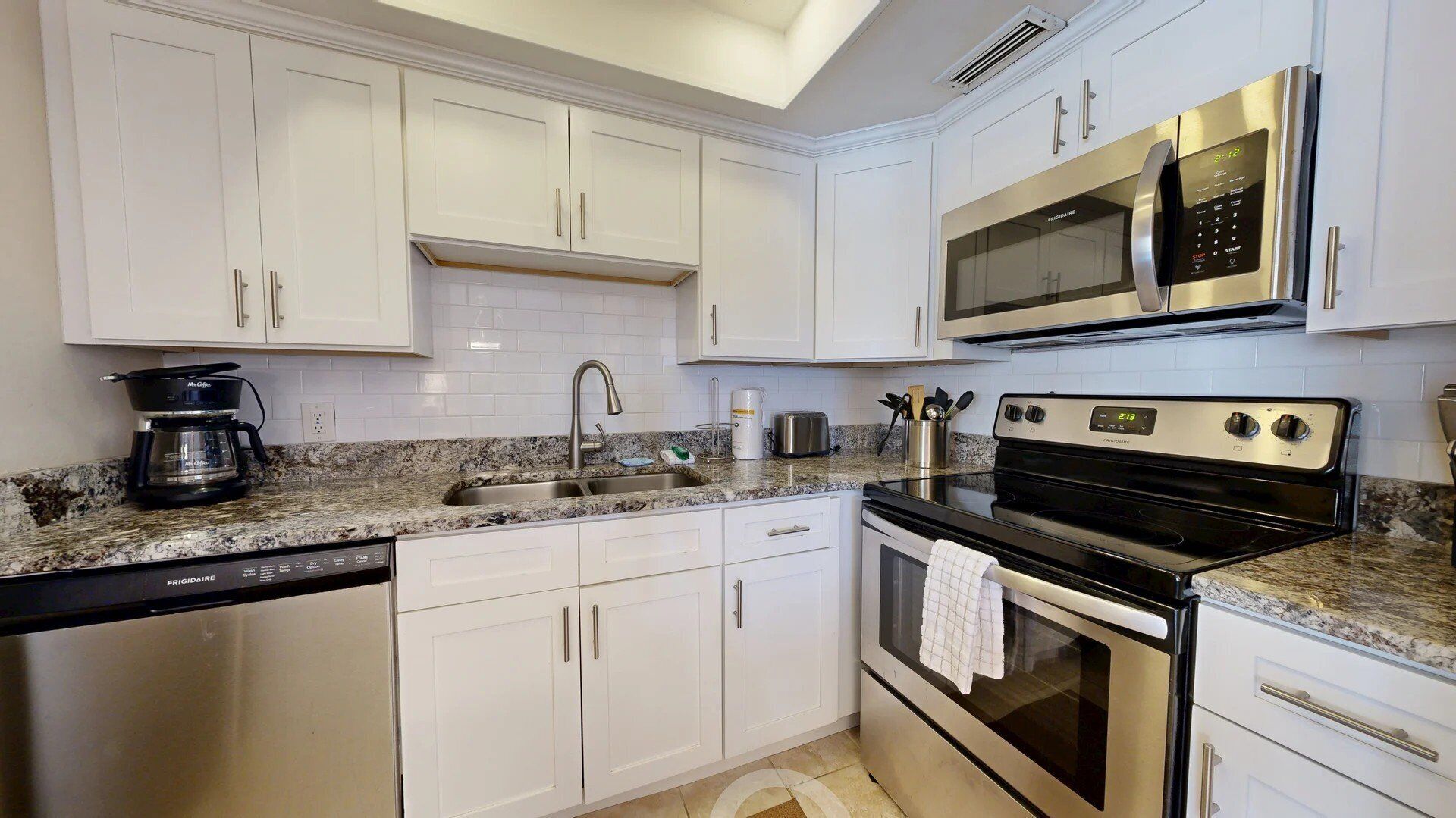 Fridge, microwave, stovetop, dishwasher