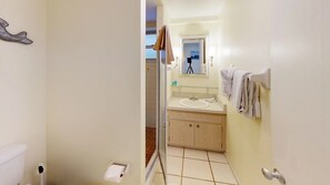 Dusch, hårtork och handdukar