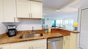 Fridge, microwave, oven, dishwasher - Crescent Arms 602 N Siesta Key Florida (Sarasota)