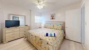 2 bedrooms, iron/ironing board, free WiFi, bed sheets - Crescent Arms 602 N Siesta Key Florida (Sarasota)