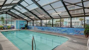 Piscine intérieure, piscine extérieure