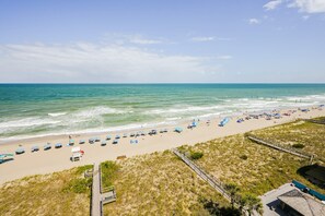 On the beach - Octopus Garden: 1BR, King Bed, Indoor/Outdoor Pool (Carolina Beach)