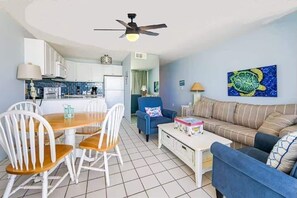 Smart TV, books - Octopus Garden: 1BR, King Bed, Indoor/Outdoor Pool (Carolina Beach)