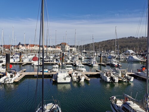 Cabourg en Front de Mer, au Pied des Dunes et de la Dives !