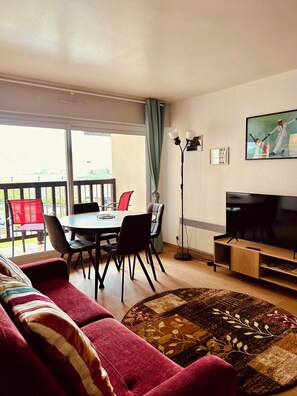 TV, books - Cabourg en Front de Mer, au Pied des Dunes et de la Dives ! (Cabourg)