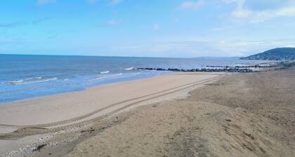 Cabourg en Front de Mer, au Pied des Dunes et de la Dives !