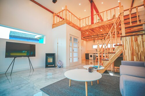 Family Friendly, super house in jeju. Beautiful, Bright Villa