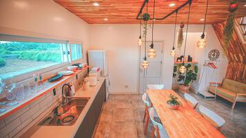 Fridge, paper towels