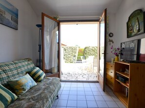 TV - Vacation home with pets allowed in La Palmyre (La Palmyre)