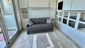 Unclassified image, 4 of 13, button - Spacious Studio with Air Conditioning and Parking in La Grande Motte (La Grande-Motte)